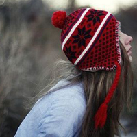 冬天戴帽子的美女头像图片