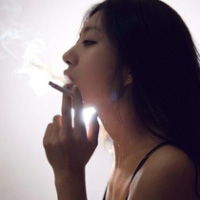 抽烟女生社会霸气头像图片